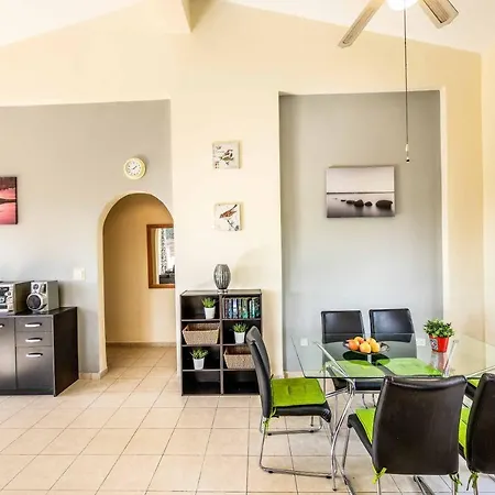 Kampos Villa Peyia